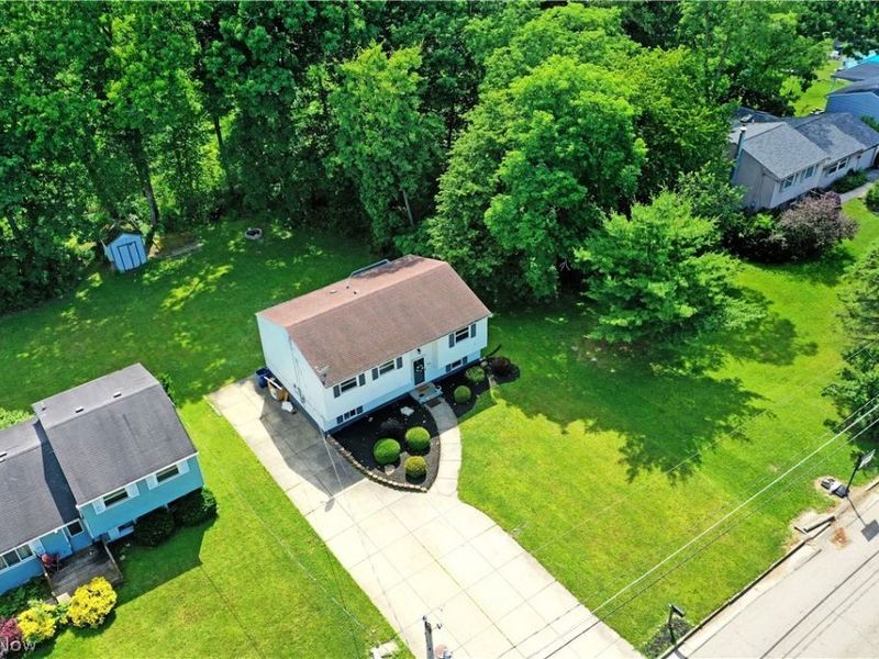 3678 Oakview Drive, Girard, OH 44420 Photo 4