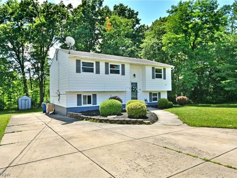 3678 Oakview Drive, Girard, OH 44420 Photo 6