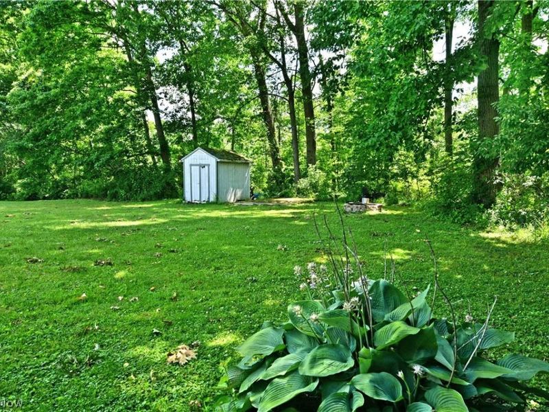 3678 Oakview Drive, Girard, OH 44420 Photo 9