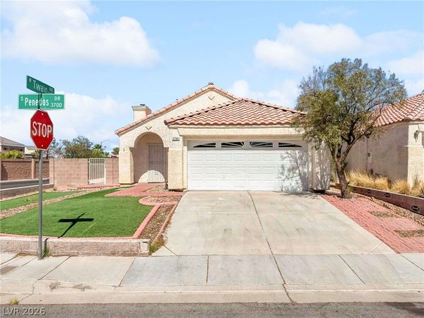 3704 Penedos Drive, Las Vegas, NV 89147