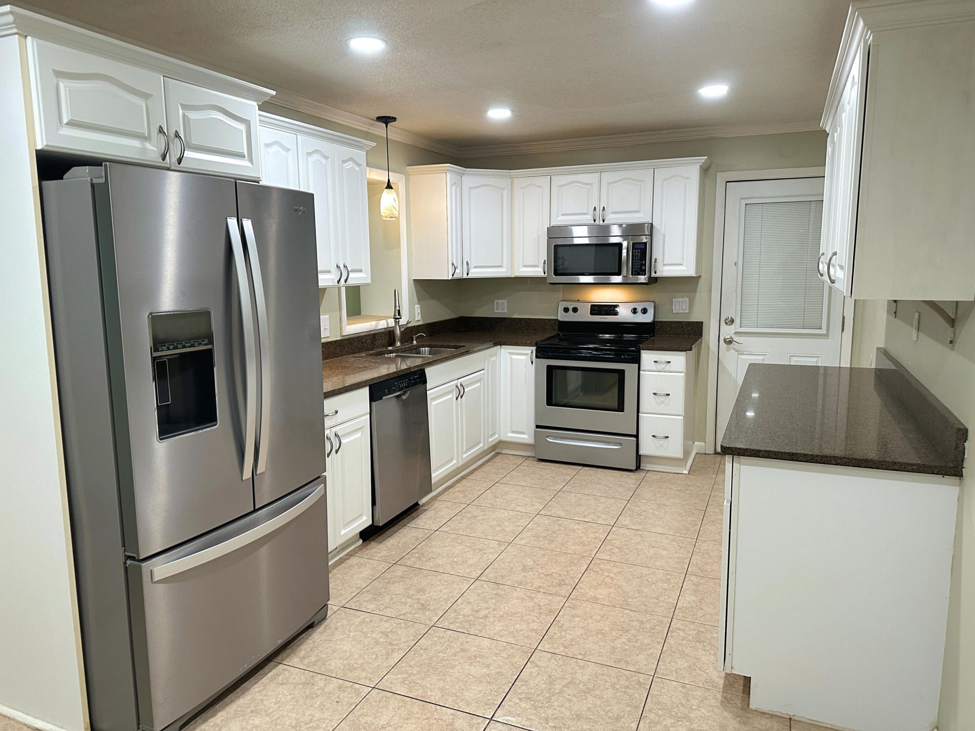 2039 Bishop Drive Photo 11