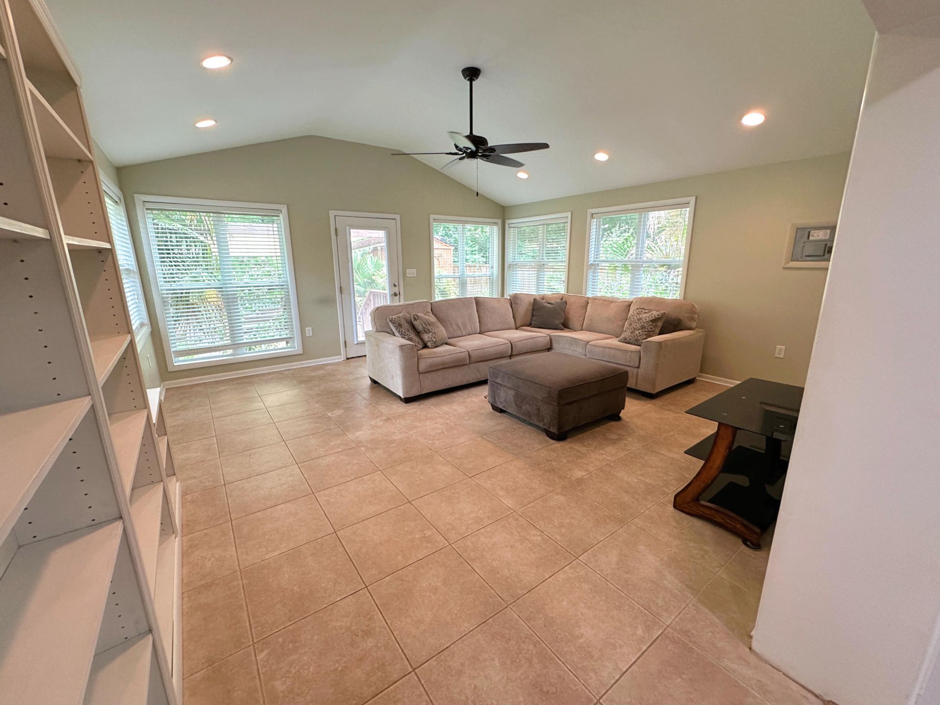2039 Bishop Drive Photo 12