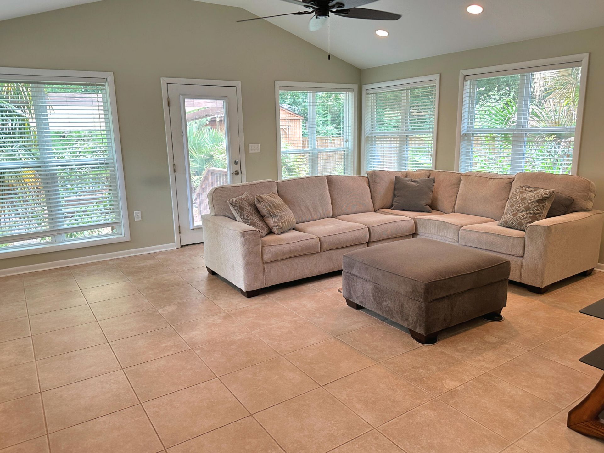 2039 Bishop Drive Photo 13