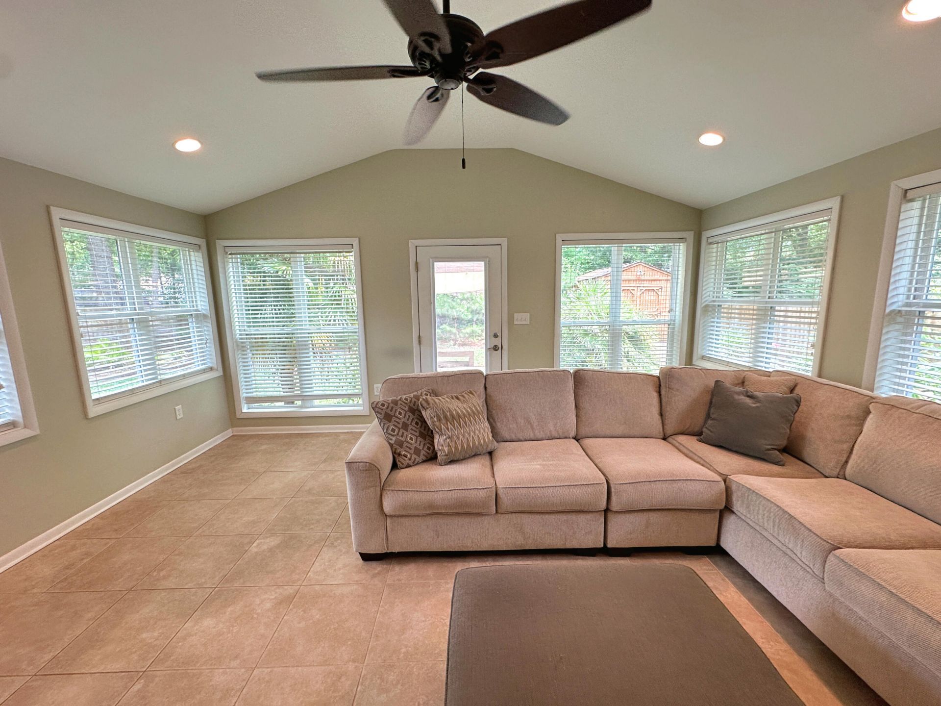 2039 Bishop Drive Photo 14