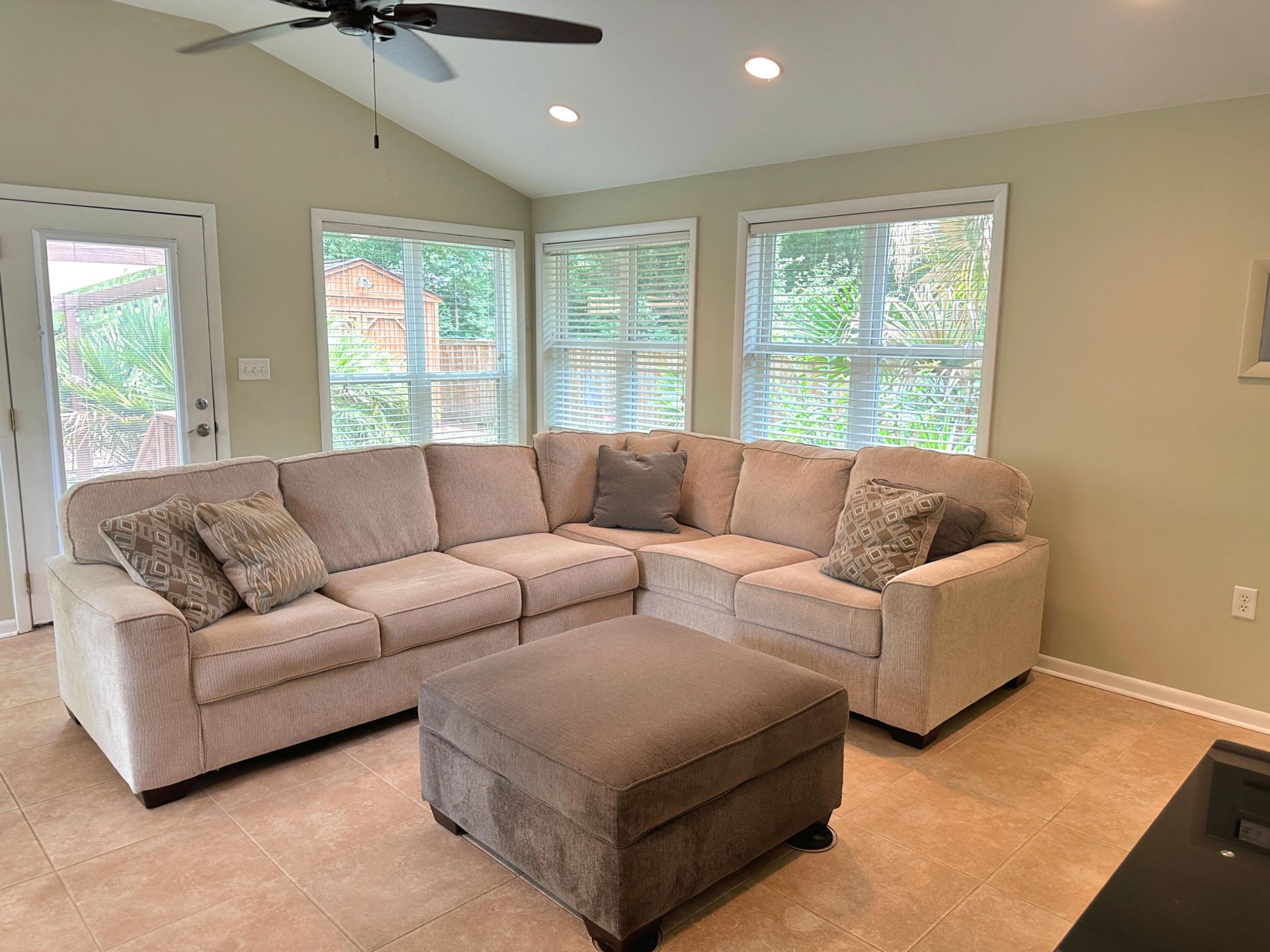 2039 Bishop Drive Photo 15