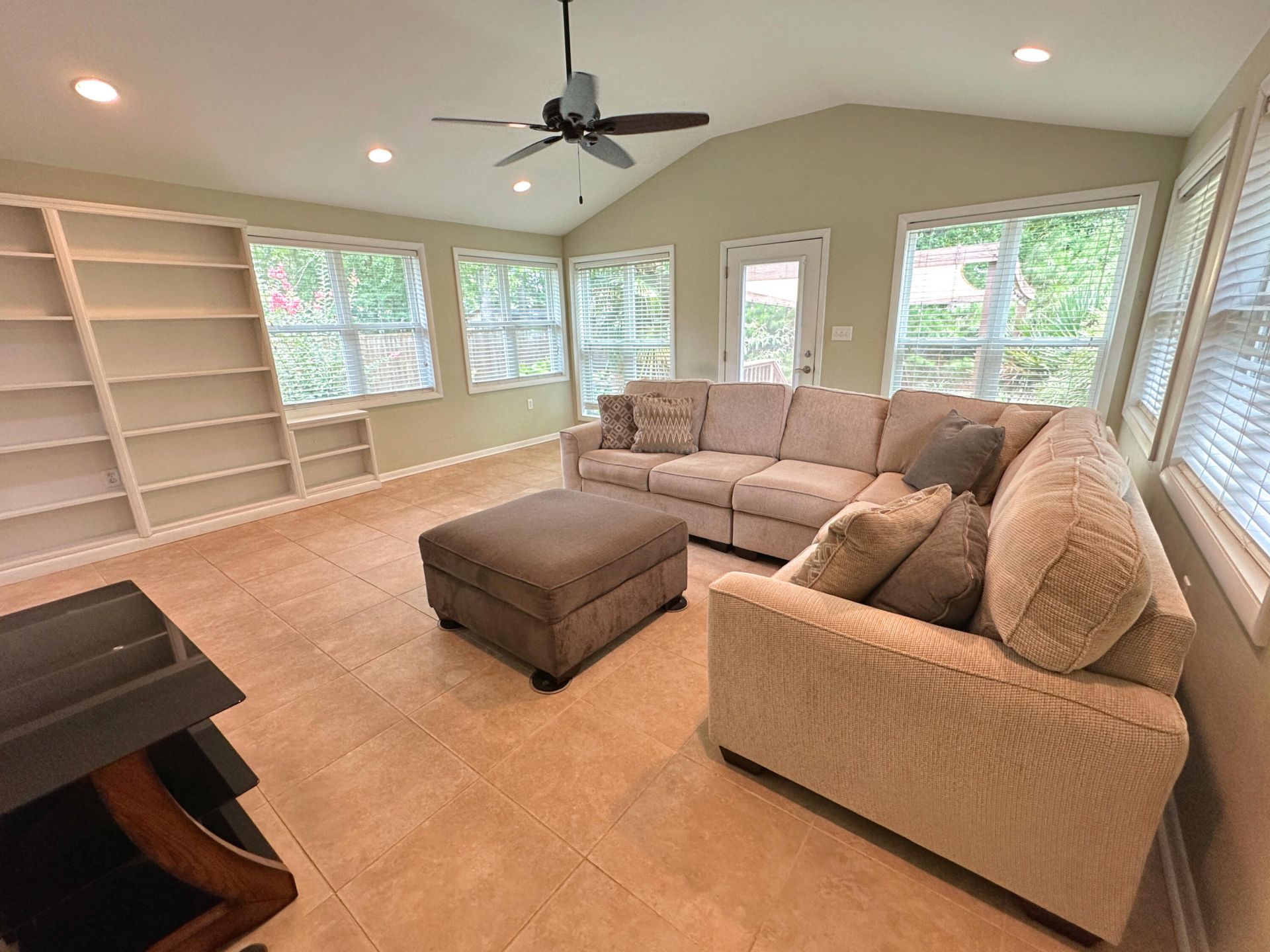 2039 Bishop Drive Photo 16