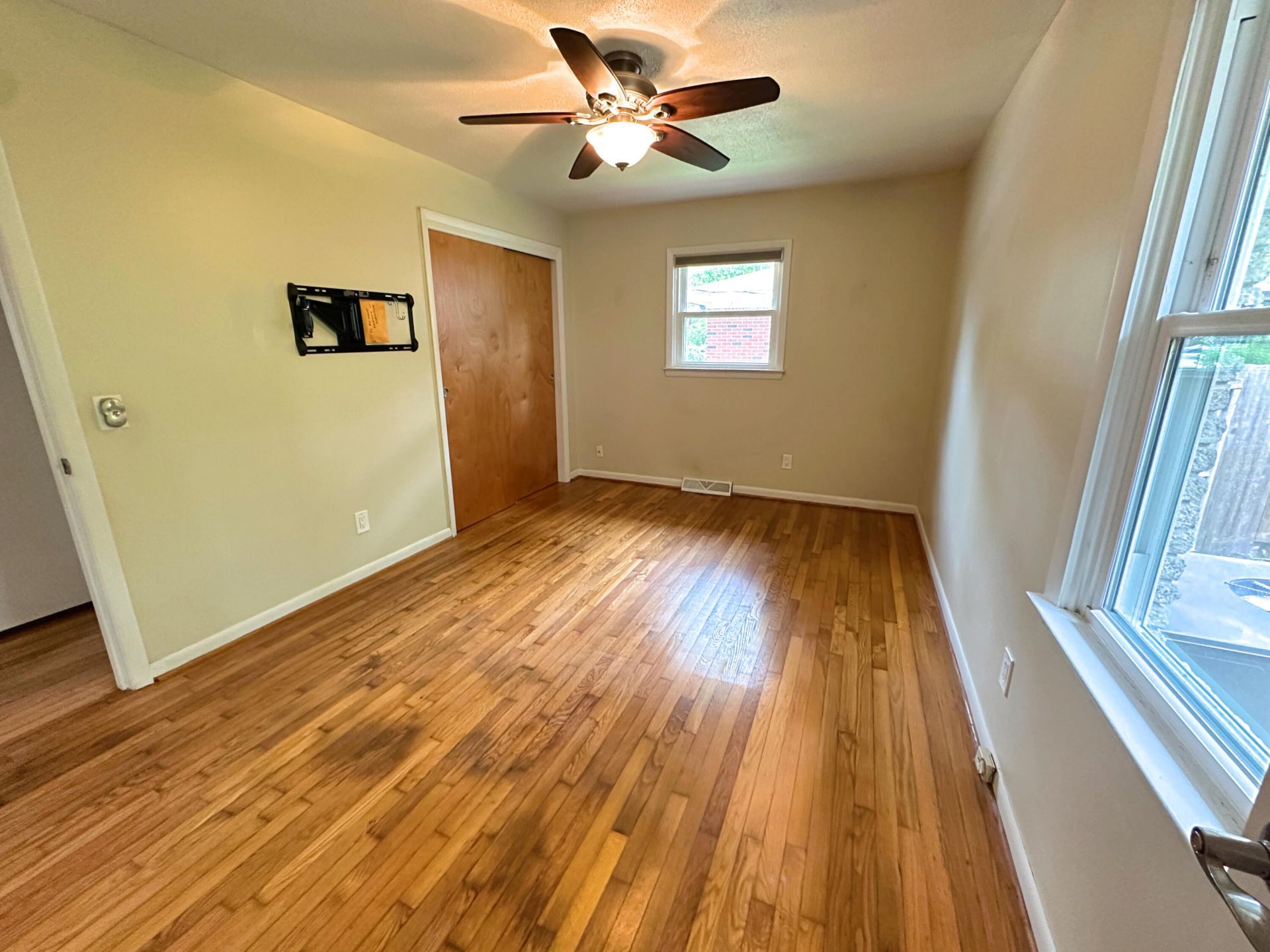 2039 Bishop Drive Photo 29
