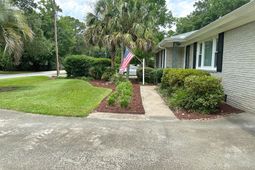 2039 Bishop Drive photo 4