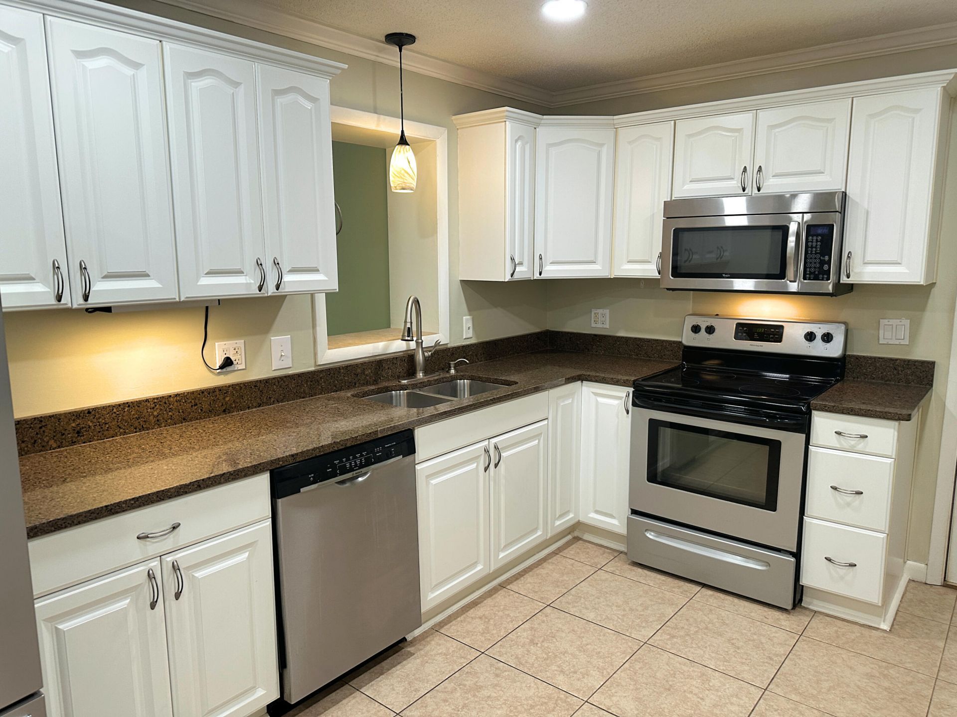 2039 Bishop Drive Photo 9