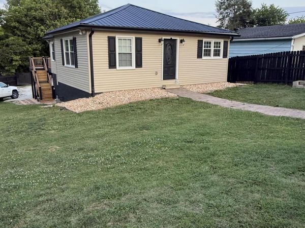 925 Medaris St, Clinton, TN 37716