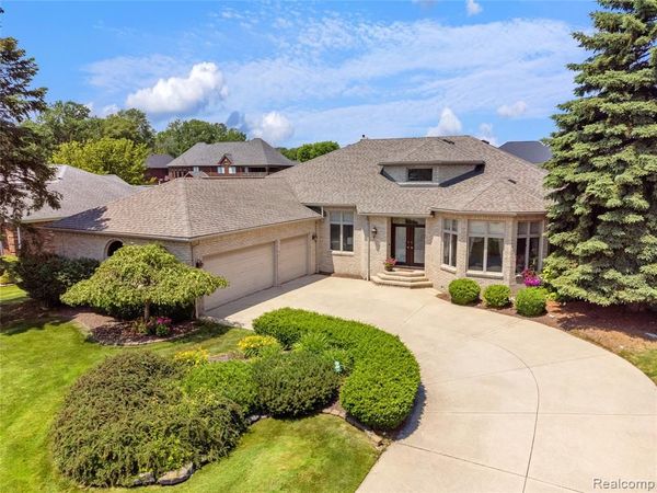 49539 Nautical Drive, Chesterfield Twp, MI 48047