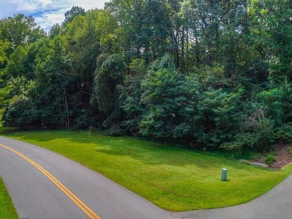 4828 Cherokee Hills DR , Salem, VA 24153