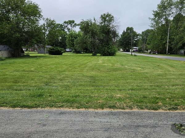 302 E Market Street , Sidell, IL 61876