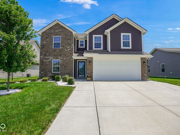 437 Thunderwood Drive , Greenfield, IN 46140