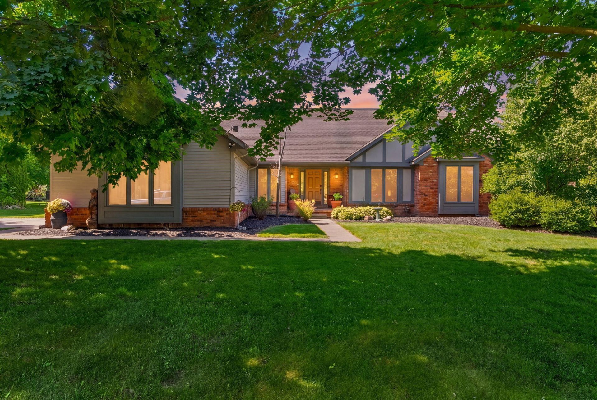 1198 Ridgeview Circle, Lake Orion, MI 48362 Main Photo