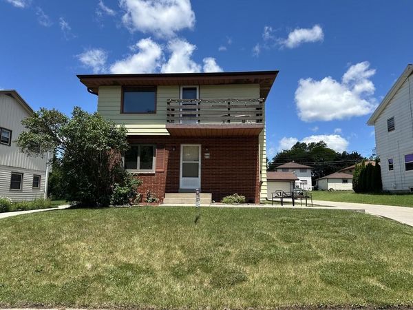 8926 W Tripoli AVENUE, Milwaukee, WI 53228