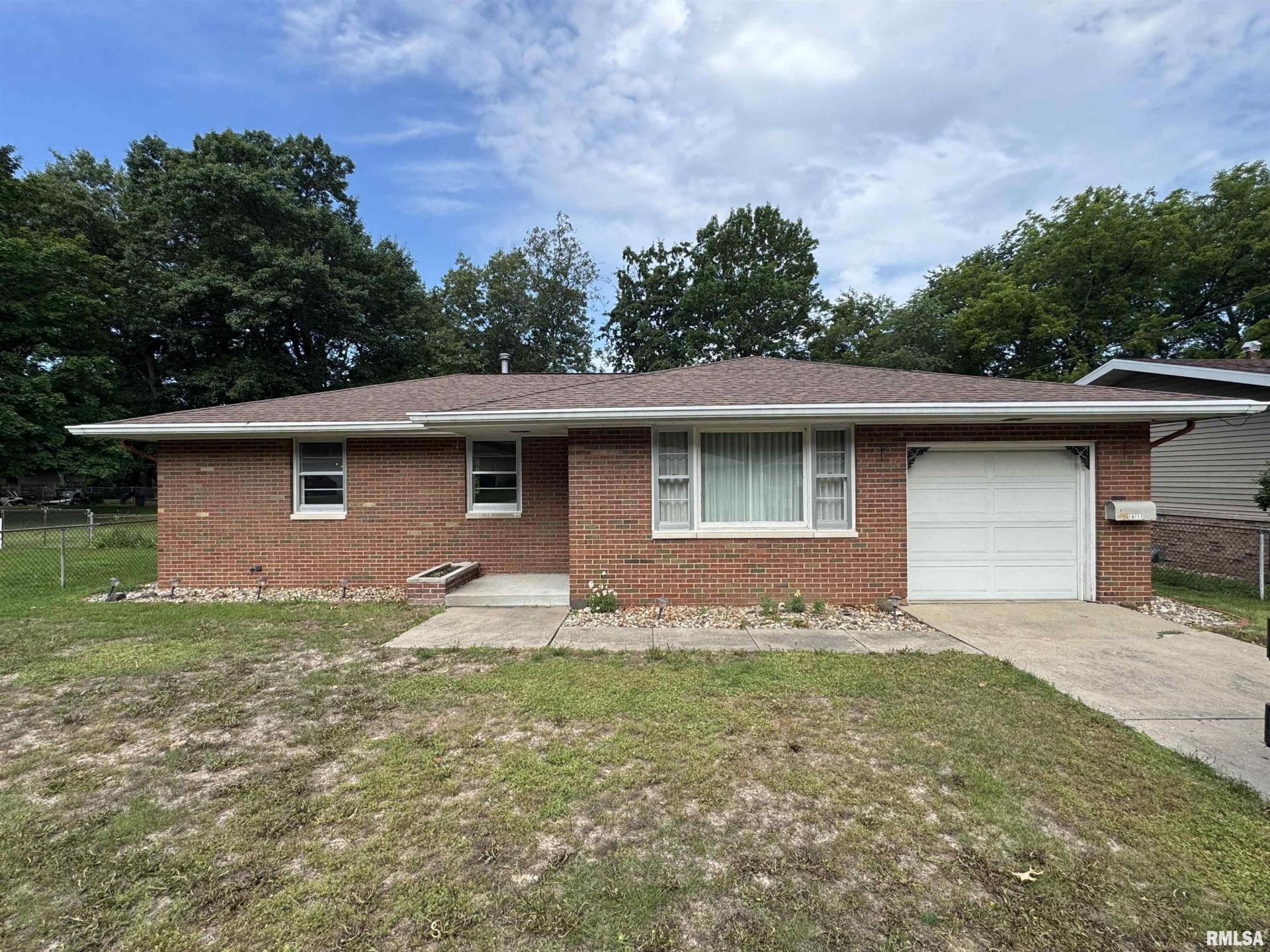 2315 N Ardell Place, Peoria, IL 61604 Main Photo