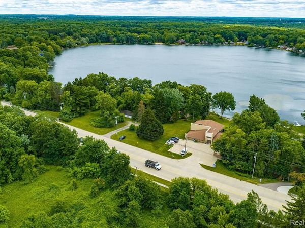 11034 Grand River Road, Green Oak Twp, MI 48116