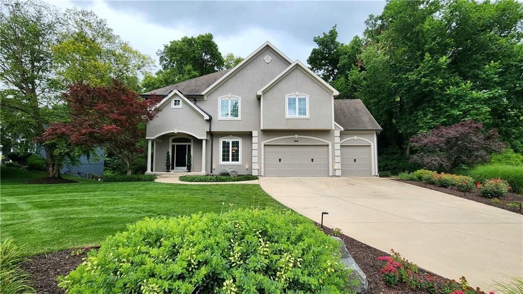 10202 NW River Hills Drive, Parkville, MO 64152 Main Photo
