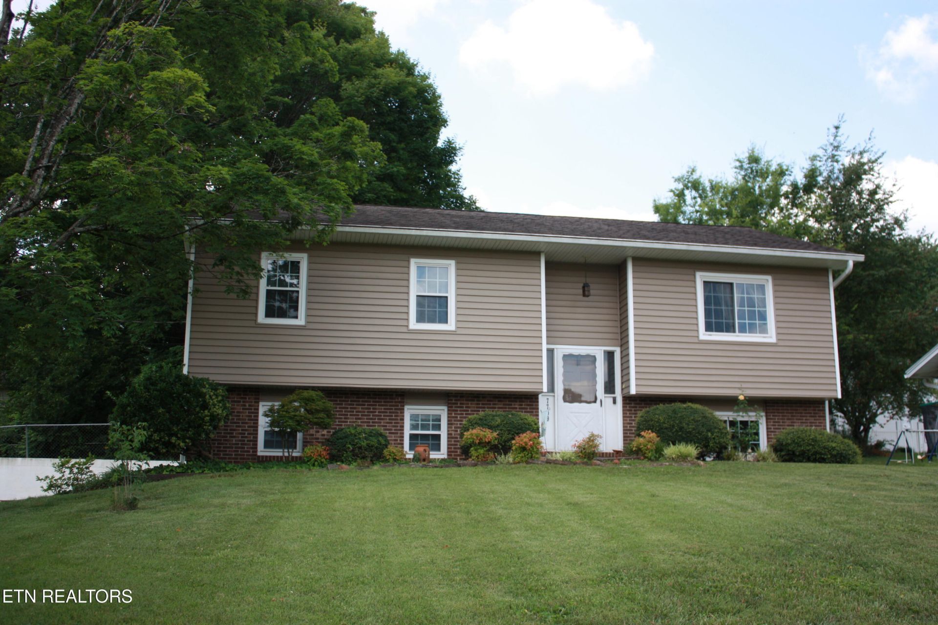 7709 Windsong Rd, Powell, TN 37849 Main Photo