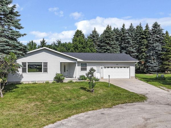 3235 Princeton Court, Traverse City, MI 49684