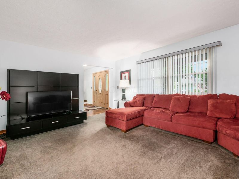 6329 Bellmeadow Drive, Columbus, OH 43229 Photo 9