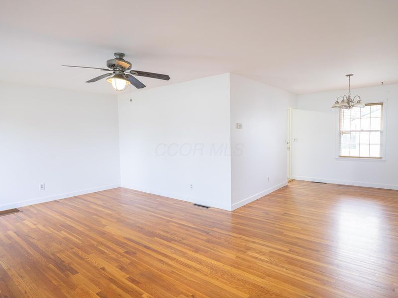 4978 Taunton Way, Columbus, OH 43228 Photo 4