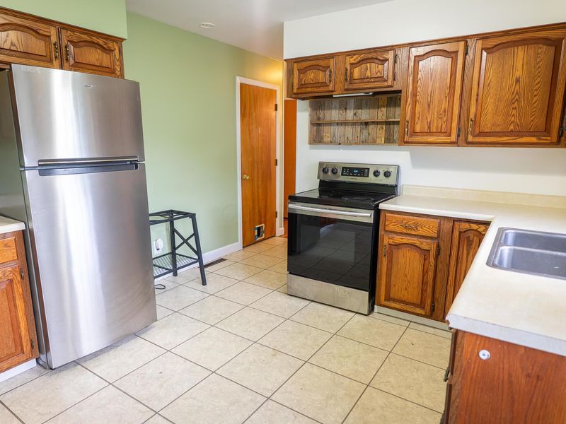 4978 Taunton Way, Columbus, OH 43228 Photo 6