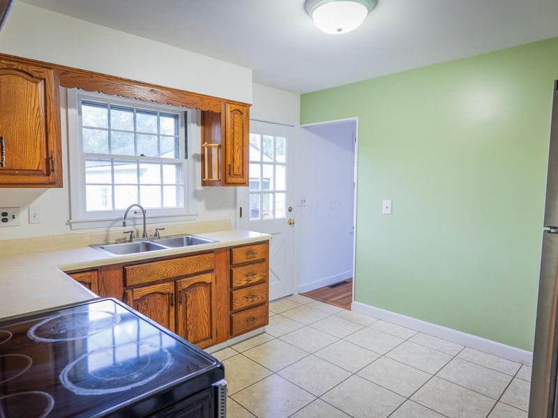 4978 Taunton Way, Columbus, OH 43228 Photo 7