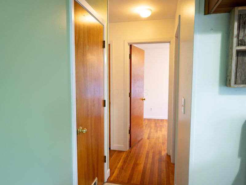 4978 Taunton Way, Columbus, OH 43228 Photo 8