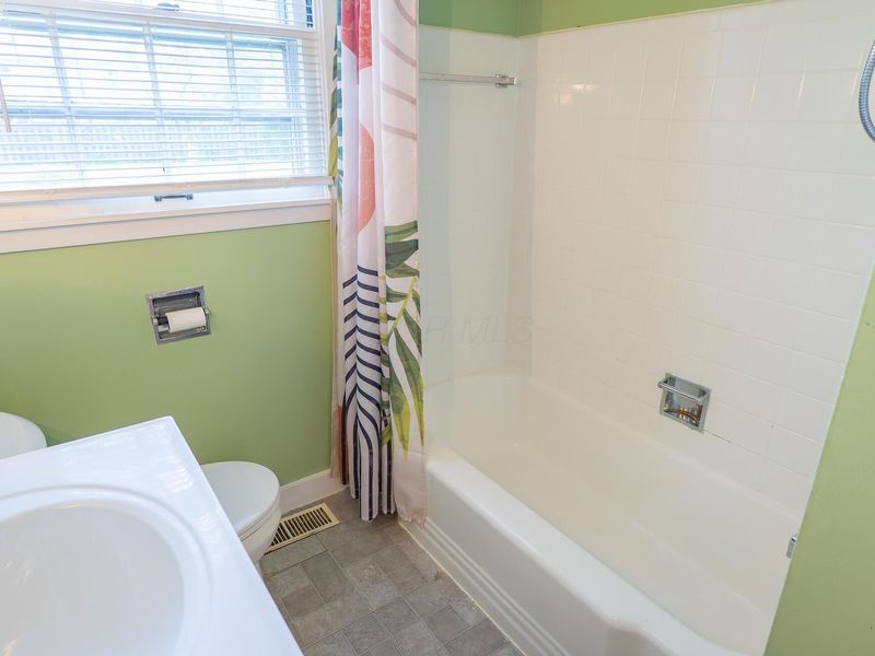 4978 Taunton Way, Columbus, OH 43228 Photo 9