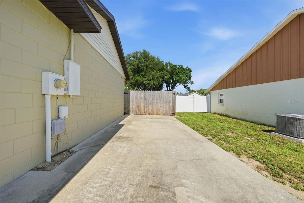103 Ridgecrest Drive , Eustis, FL 32726 Photo