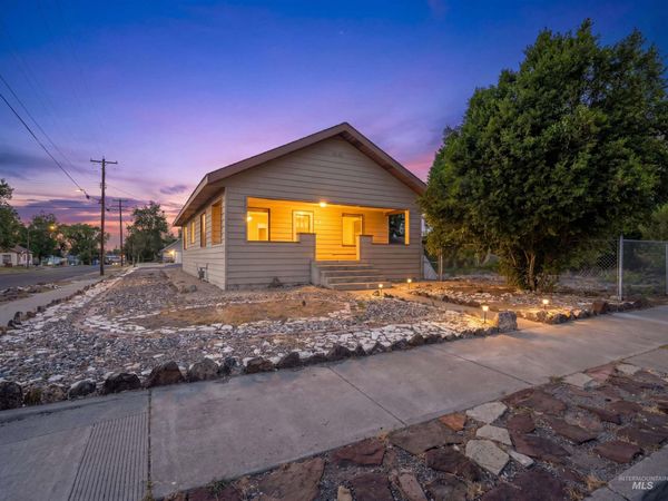 8 E Arthur Ave, Glenns Ferry, ID 83623