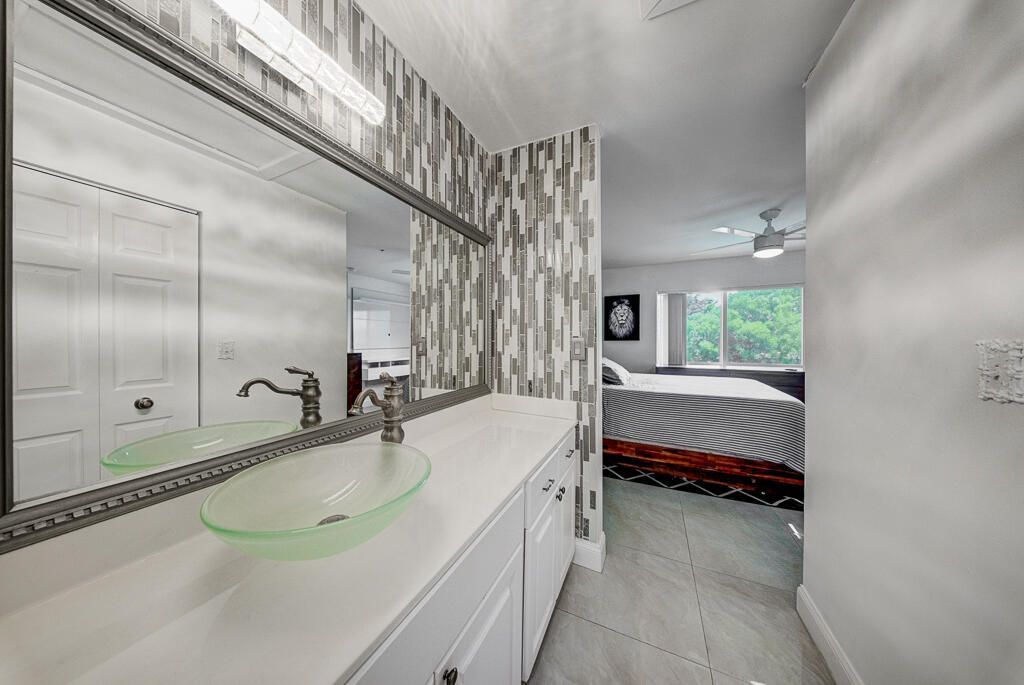 500 Scotia Drive, Unit 302, Hypoluxo, FL 33462 Photo