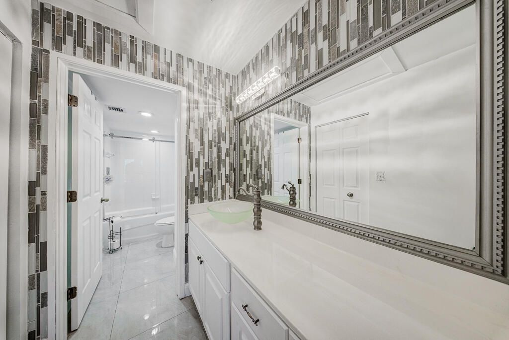 500 Scotia Drive, Unit 302, Hypoluxo, FL 33462 Photo