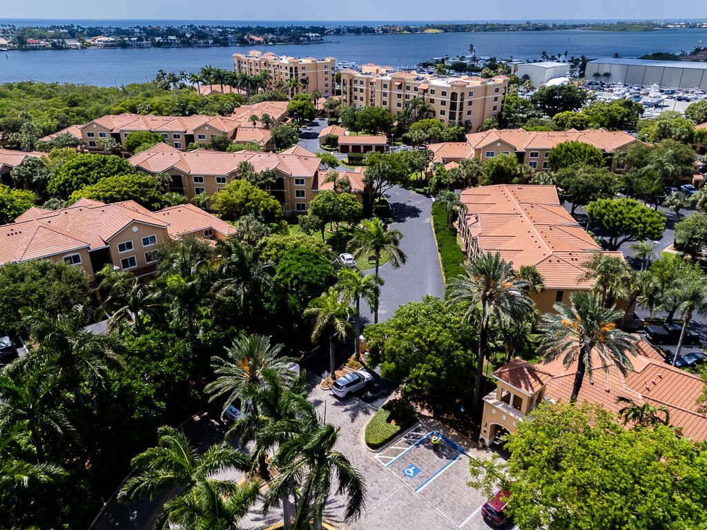 500 Scotia Drive, Unit 302, Hypoluxo, FL 33462 Photo