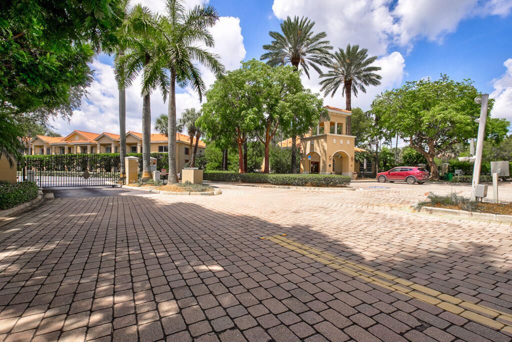 500 Scotia Drive, Unit 302, Hypoluxo, FL 33462 Photo