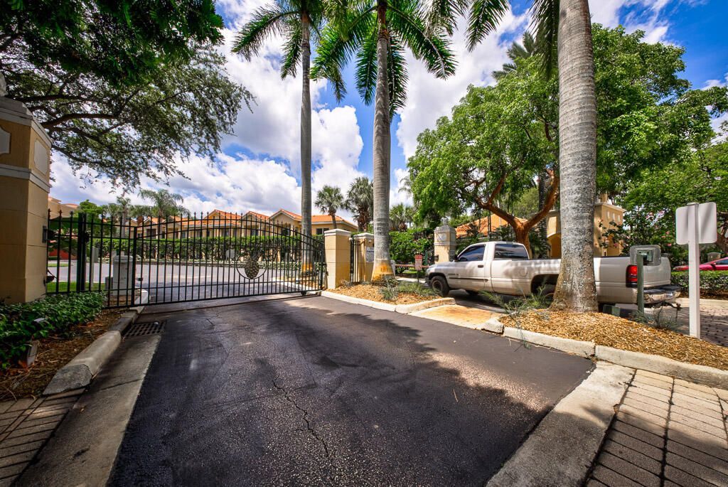 500 Scotia Drive, Unit 302, Hypoluxo, FL 33462 Photo