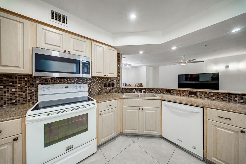500 Scotia Drive, Unit 302, Hypoluxo, FL 33462 Photo