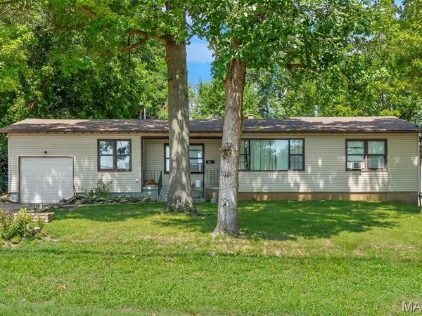 435 N Main Street, St Clair, MO 63077