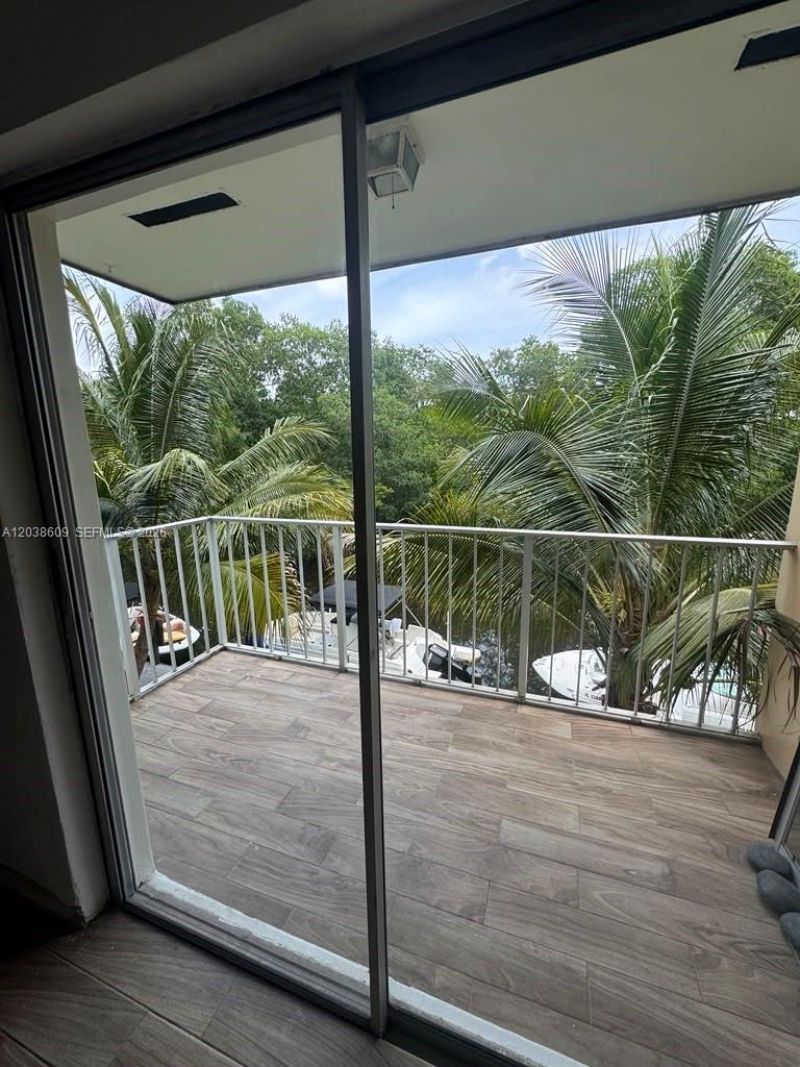 1860 Venice Park Dr , Unit 208, North Miami, FL 33181 Photo