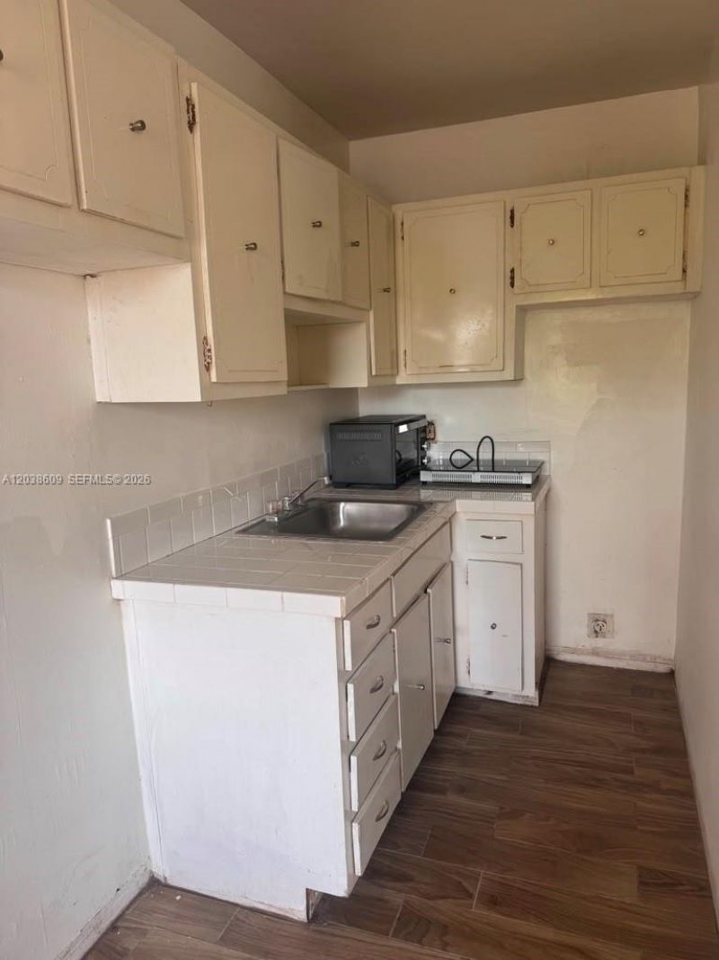 1860 Venice Park Dr , Unit 208, North Miami, FL 33181 Photo