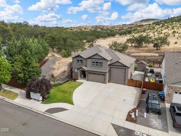 4401 Vista Pointe Drive, Medford, OR 97504