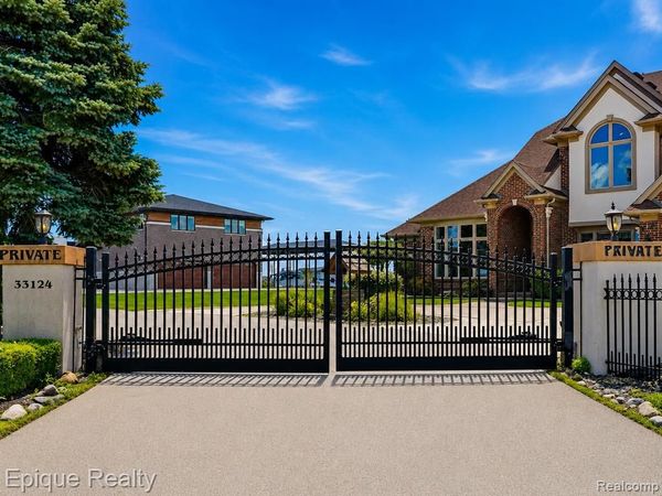 33124 N River Road, Harrison Twp, MI 48045