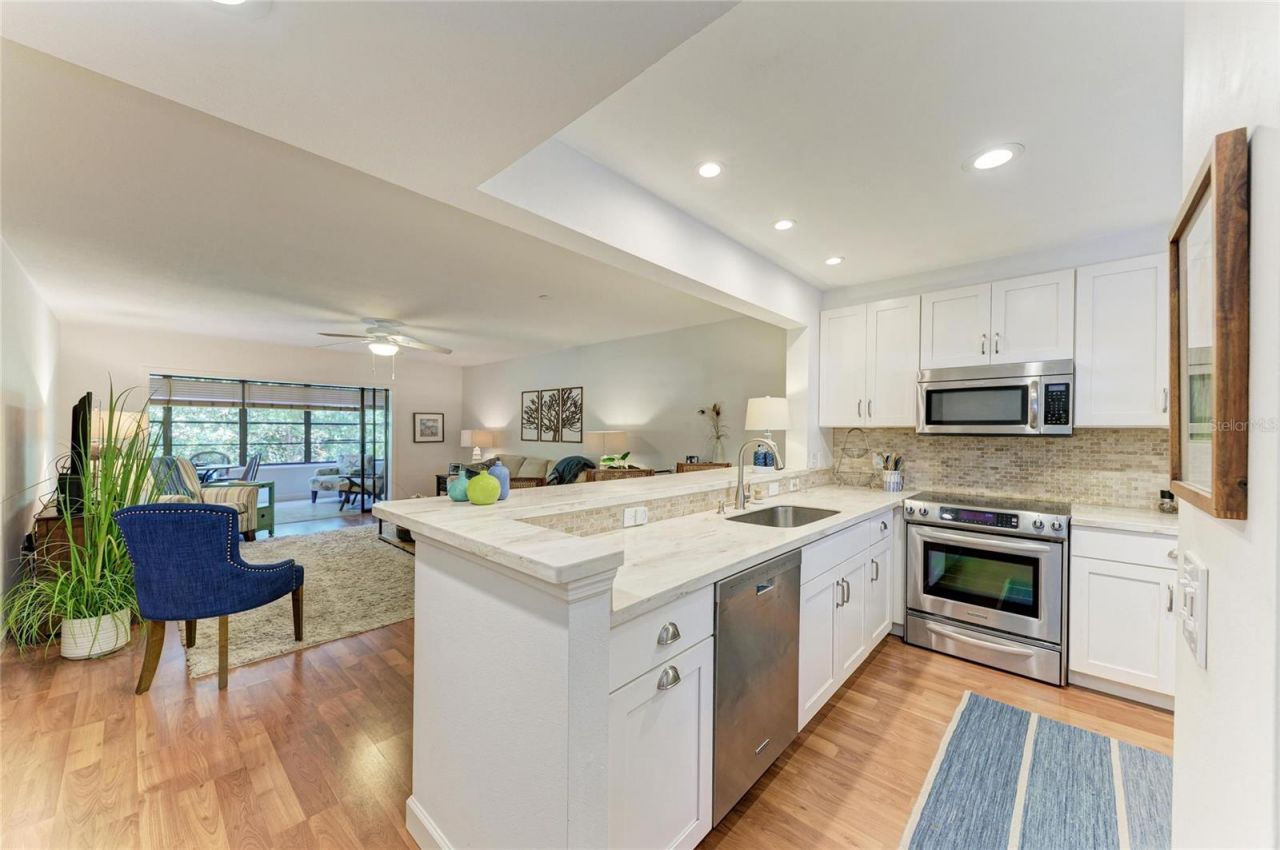 376 Springdale Drive, Bradenton, FL 34210 Photo