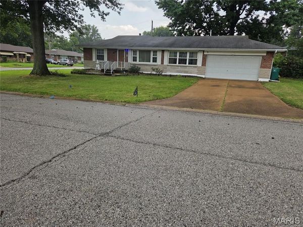 1200 Ensley Drive, Bellefontaine Nghbrs, MO 63137