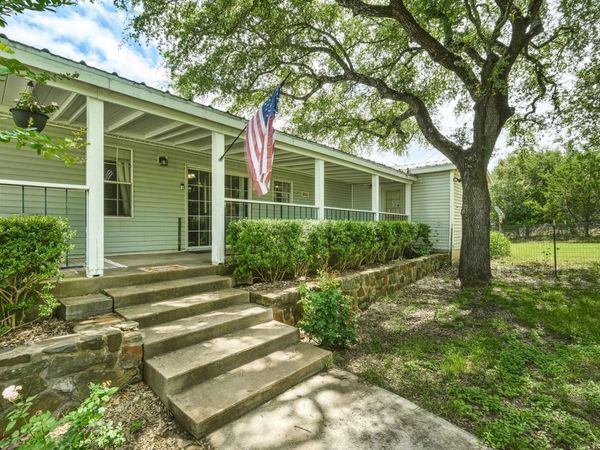 200 Autumn Ridge DR, Liberty Hill, TX 78642