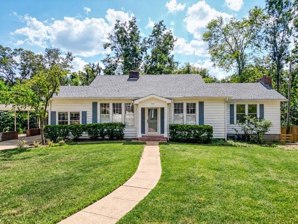 906 Lincoln, Oxford, MS 38655