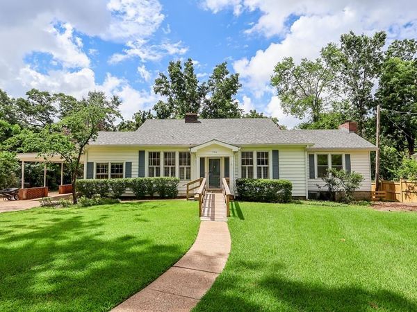 906 Lincoln, Oxford, MS 38655