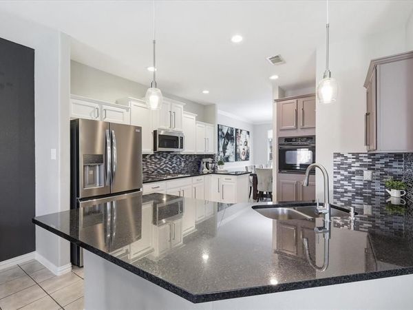851 Branch Crossing, Lantana, TX 76226